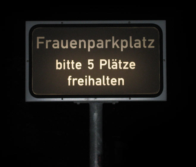 2009/06/0717-frauenparkplatz-01