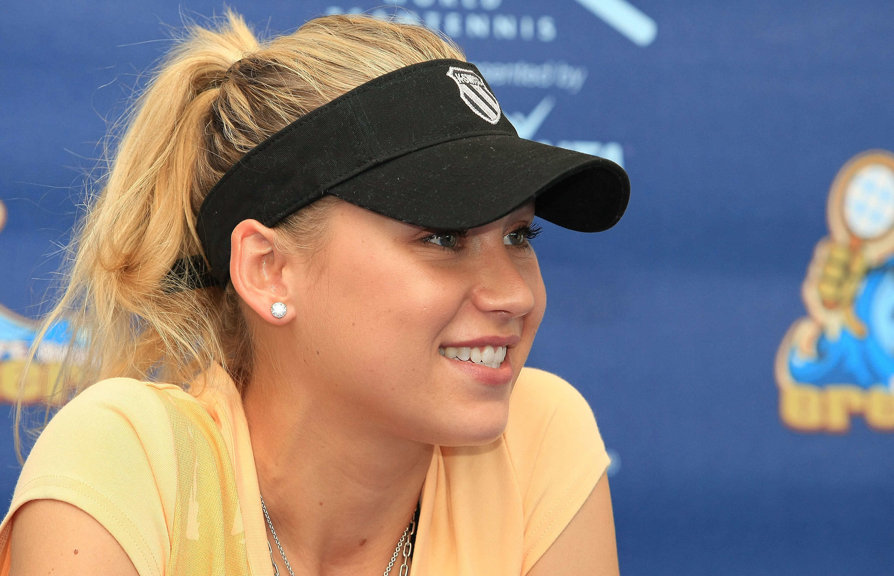 2009/06/imagevenue-05978-twitchy-annakournikova-0708stlouisaces05-122-493lo