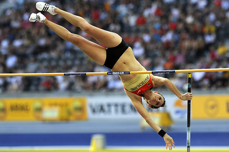 2009/08/strcdn-isinbaeva-12-fitin-735-490