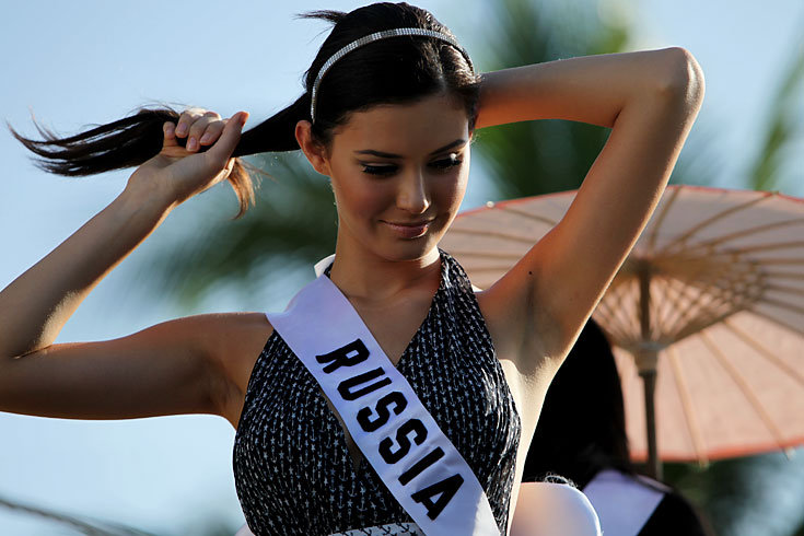 2009/08/strcdn-miss-universe-parade-3-fitin-735-490