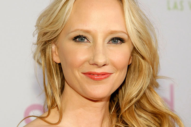 2009/09/strcdn-anne-heche-735-fitin-735-490