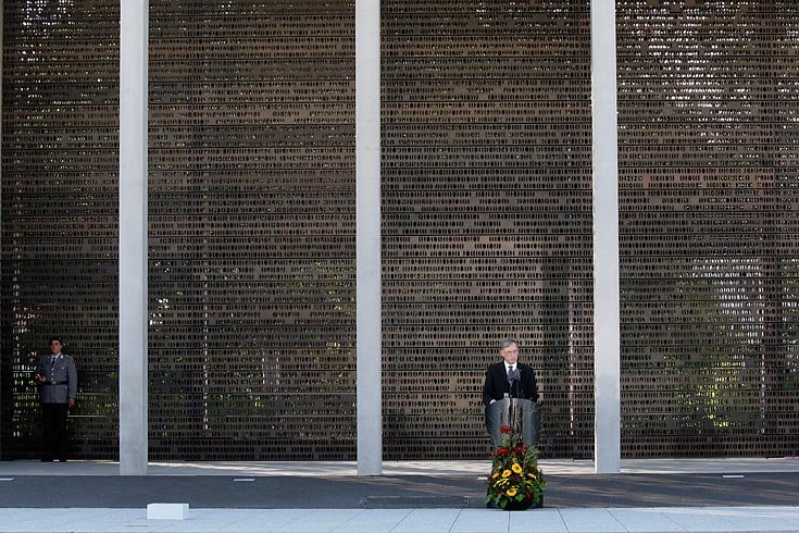 2009/09/strcdn-ehrenmal-bundeswehr-07-fitin-735-490