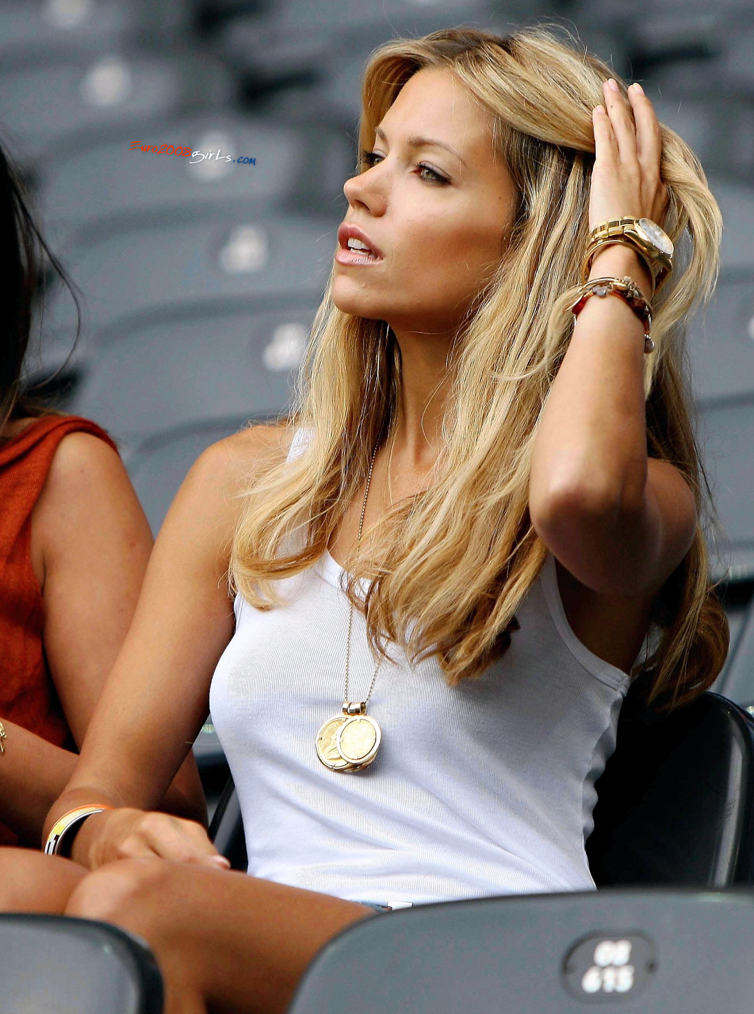 2009/11/euro2008girls-sylvie-van-der-vaart