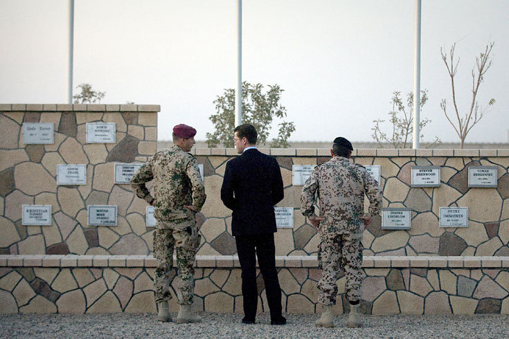 2009/11/stern-guttenberg-afghanistan-13-maxsize-735-490