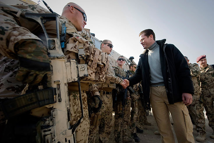 2009/11/stern-guttenberg-afghanistan-27-maxsize-735-490