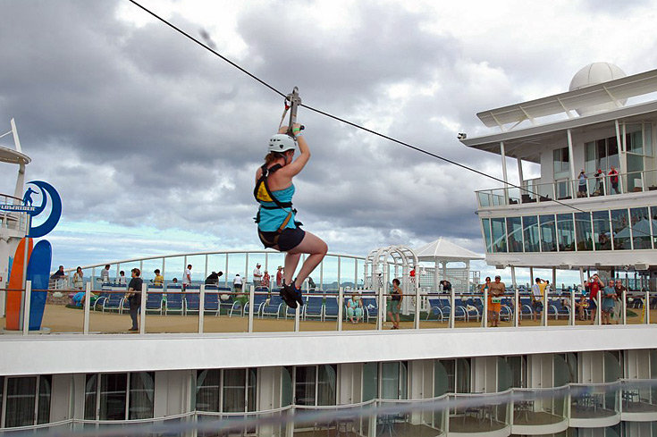 2009/11/stern-oasis-of-the-seas-08-maxsize-735-490