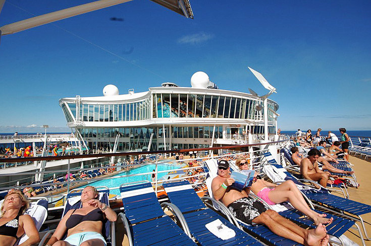 2009/11/stern-oasis-of-the-seas-09-maxsize-735-490