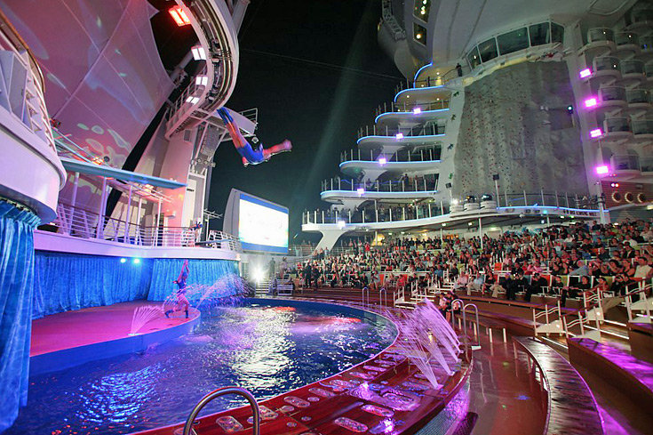 2009/11/stern-oasis-of-the-seas-16-maxsize-735-490