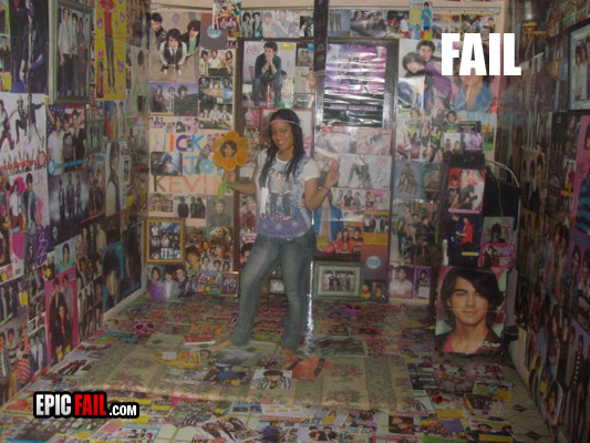 2010/10/jonas-brothers-fan-bedroom-fail