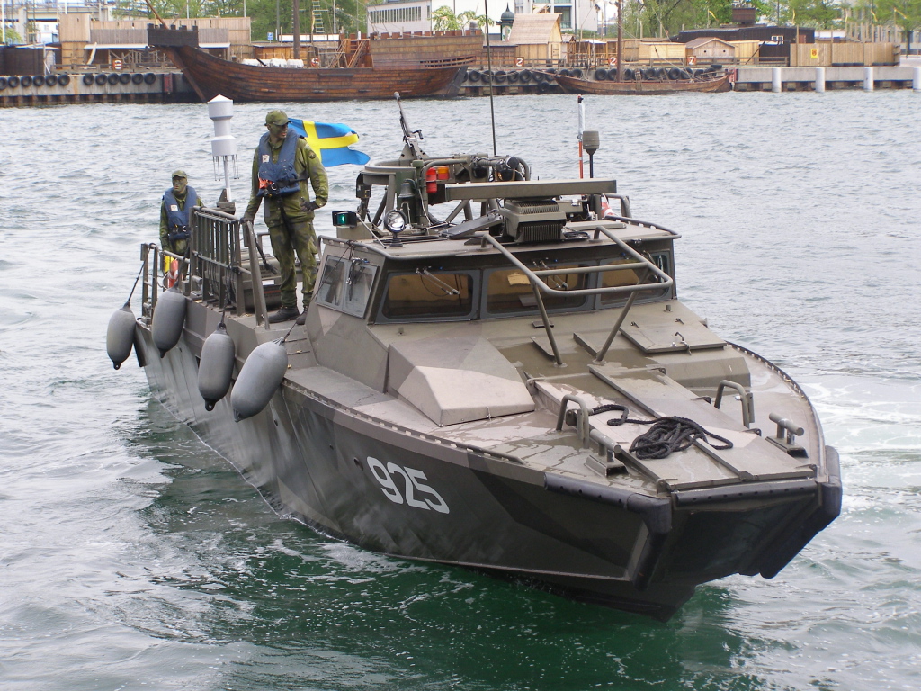 2011/04/academic-stridsbat-90-malmo-harbour