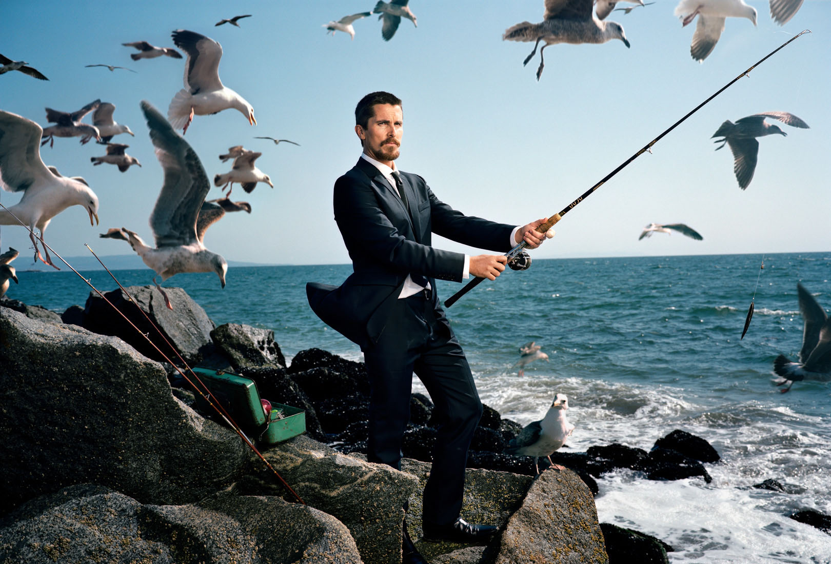 2015/03/christian-bale-fishing-seagulls-desktop-1620x1100-hd-wallpaper-1242553