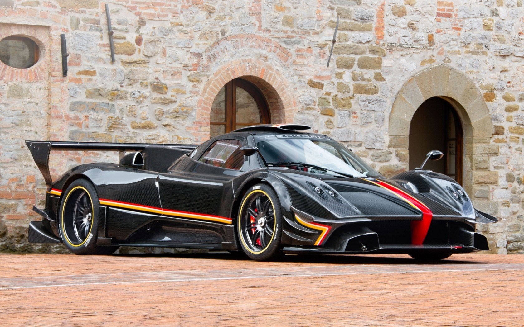 2015/04/pagani-zonda-revolution-side-wallpaper-1680x1050