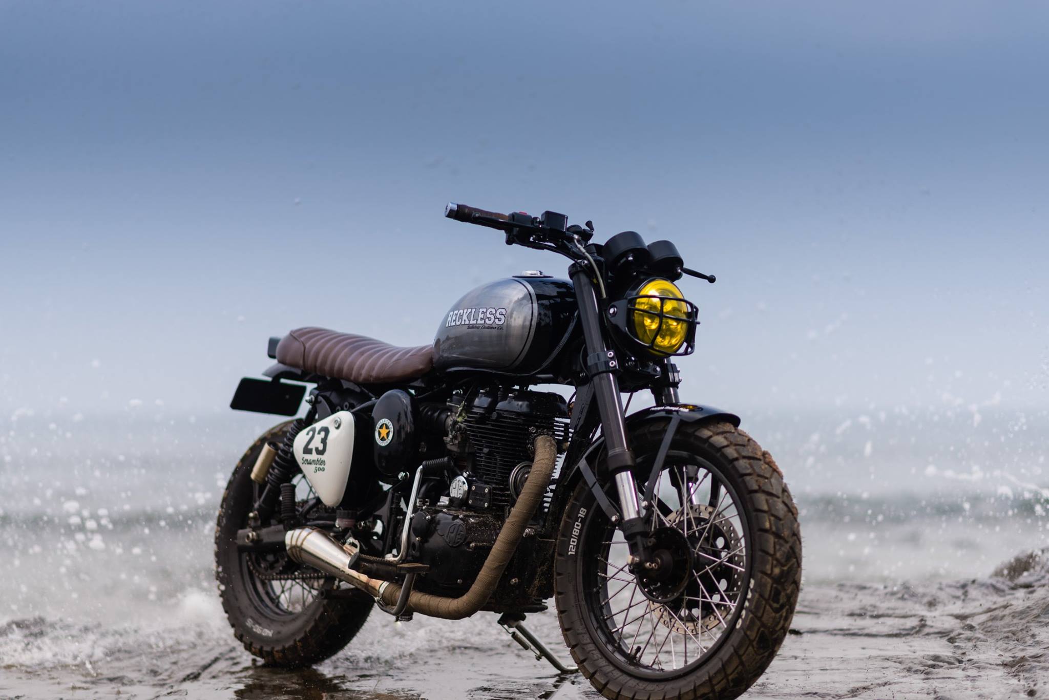 2022/01/royal-enfield-classic-500-modified-scrambler-reckless-by-bulleteer-customs-front-right-quarter