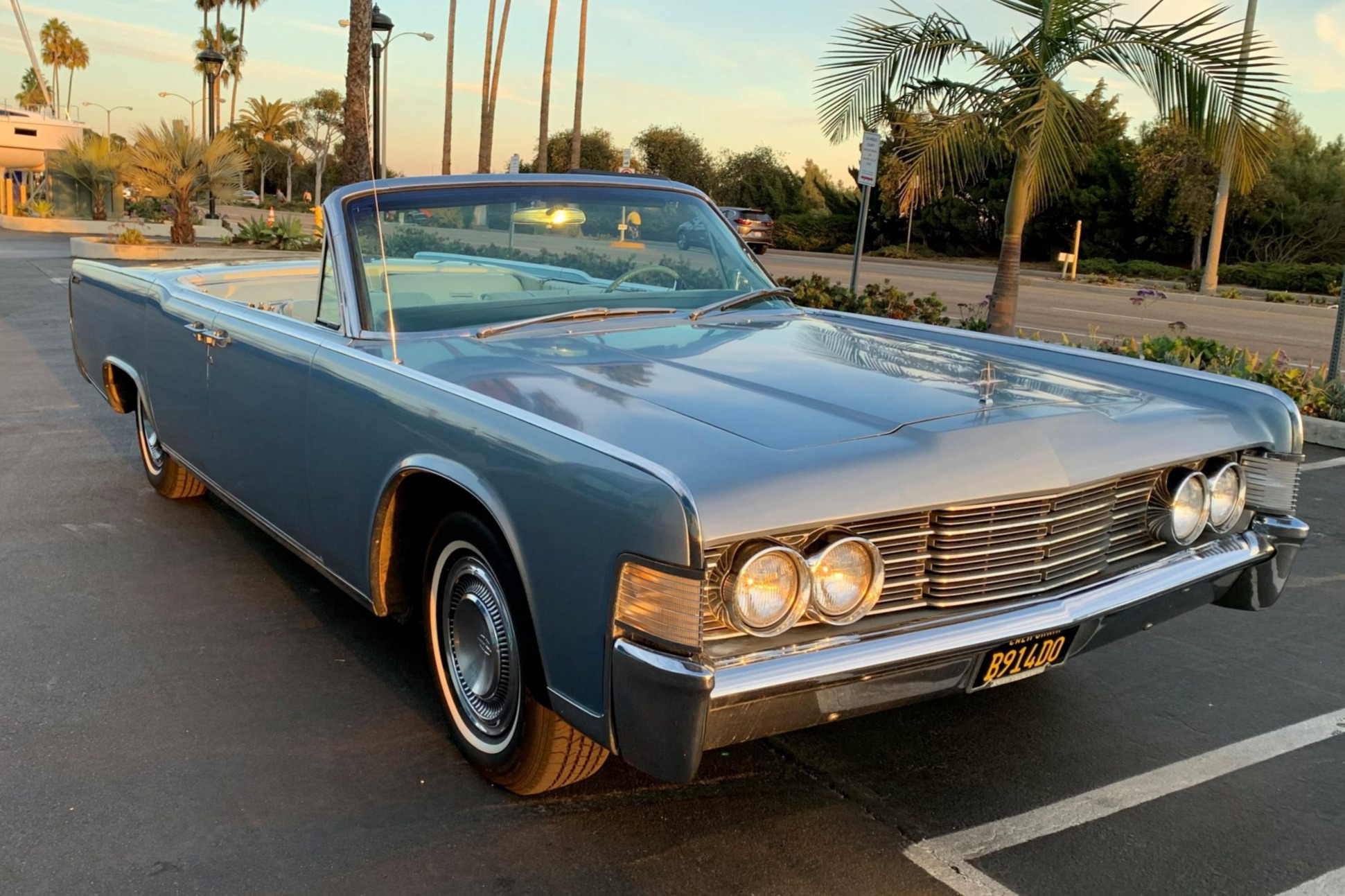 2022/02/1965-lincoln-continental-1608302500839d326e6a0db2a1