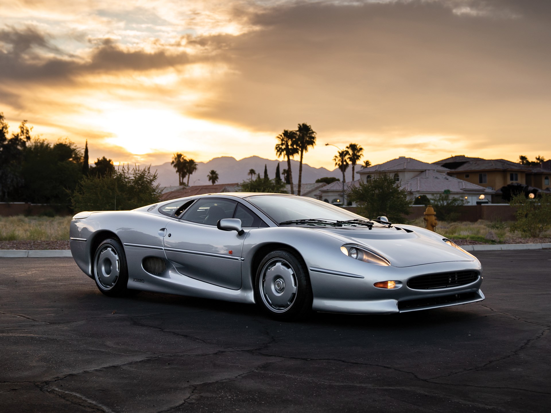 2022/02/jaguar-xj220-01