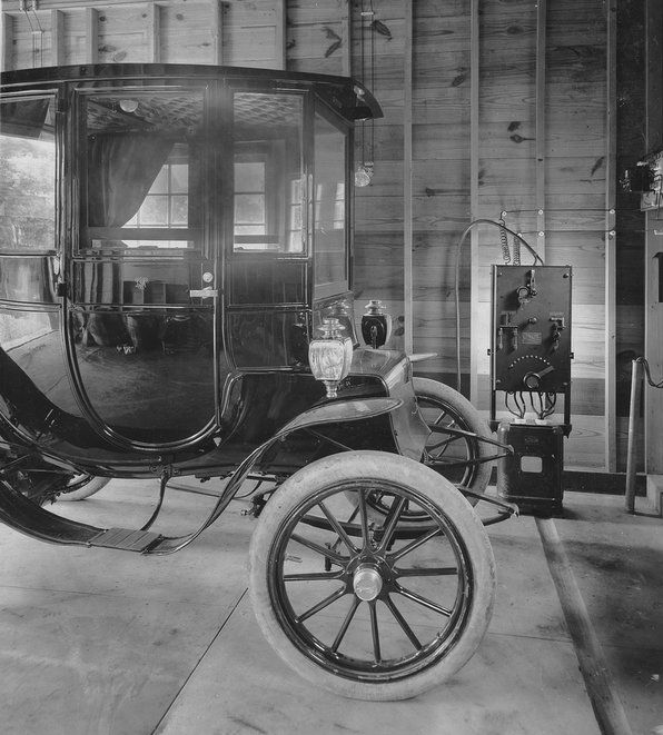 2022/03/1910-electric-car-charging-station