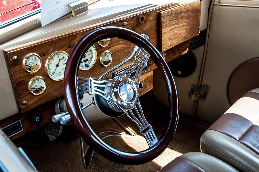 2022/03/1937-oldsmobile-cockpit-john-bartelt