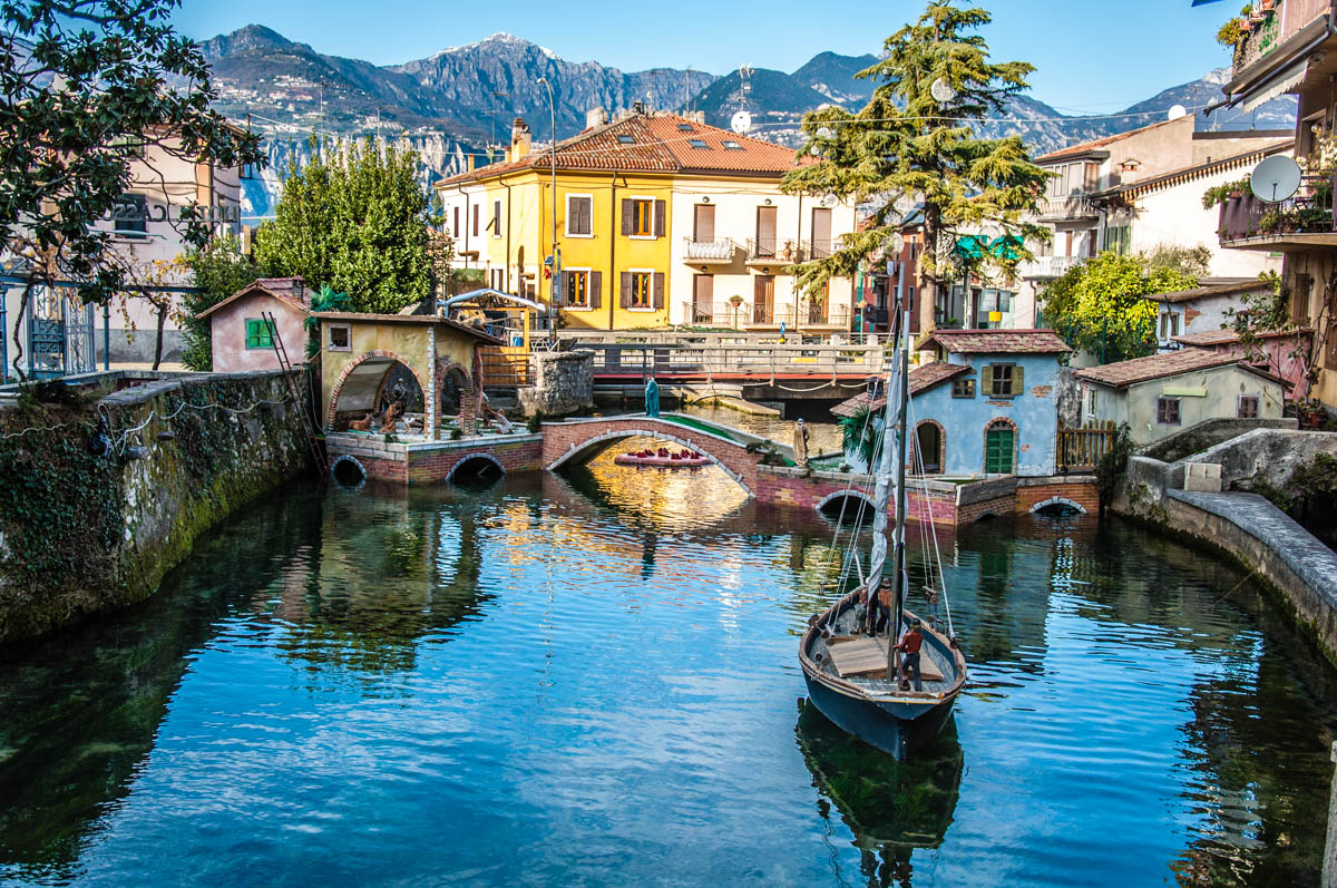 2022/03/a-view-of-the-nativity-scene-on-river-aril-cassone-lake-garda-veneto-italy-rossiwrites-com