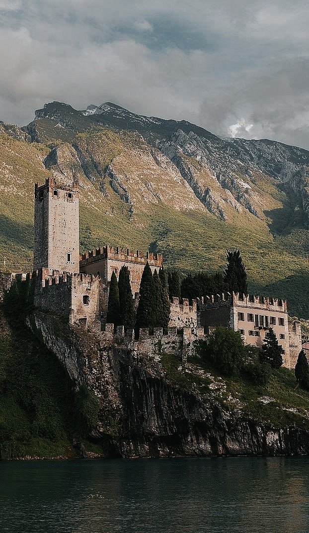 2022/03/castle-of-malcesine-verona-italy