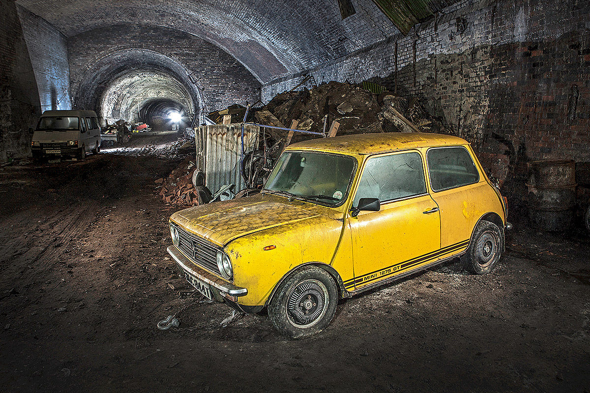 2022/03/explore-the-mysterious-cemetery-of-abandoned-cars-in-the-depths-of-liverpool-1-8