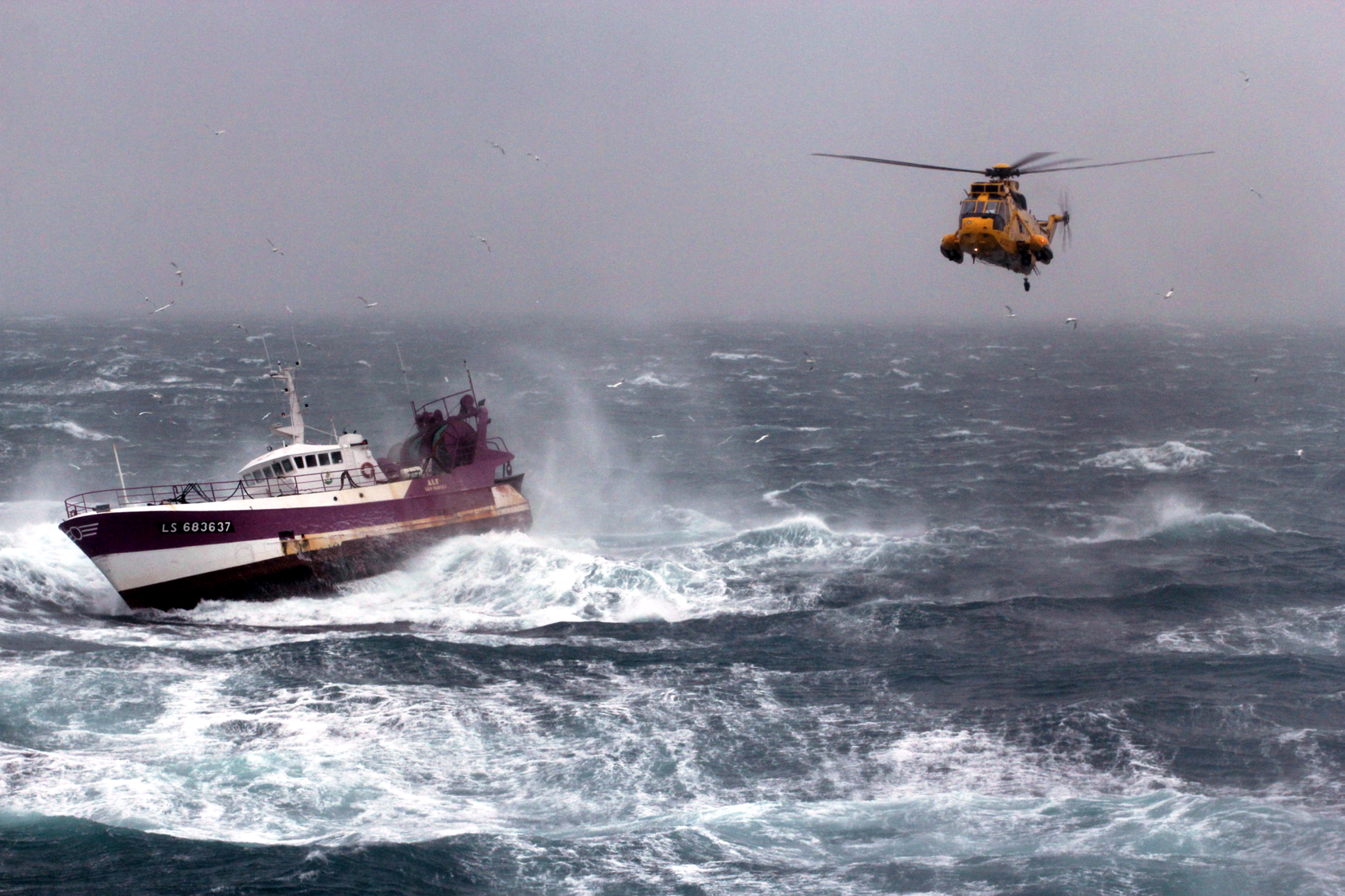 2022/03/royal-navy-sea-king-helicopter-comes-to-the-aid-of-french-fishing-vessel-alf-in-the-irish-sea-mod-45155248