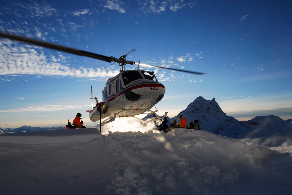 2022/03/valemount-private-heli-skiing-2