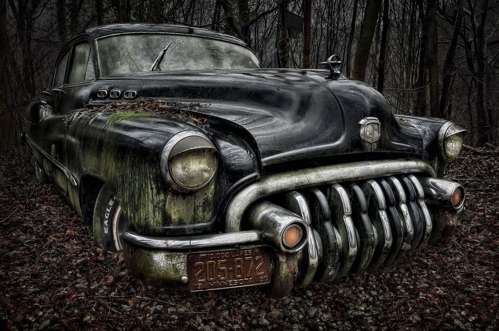 2022/03/vintage-car-abandoned-4