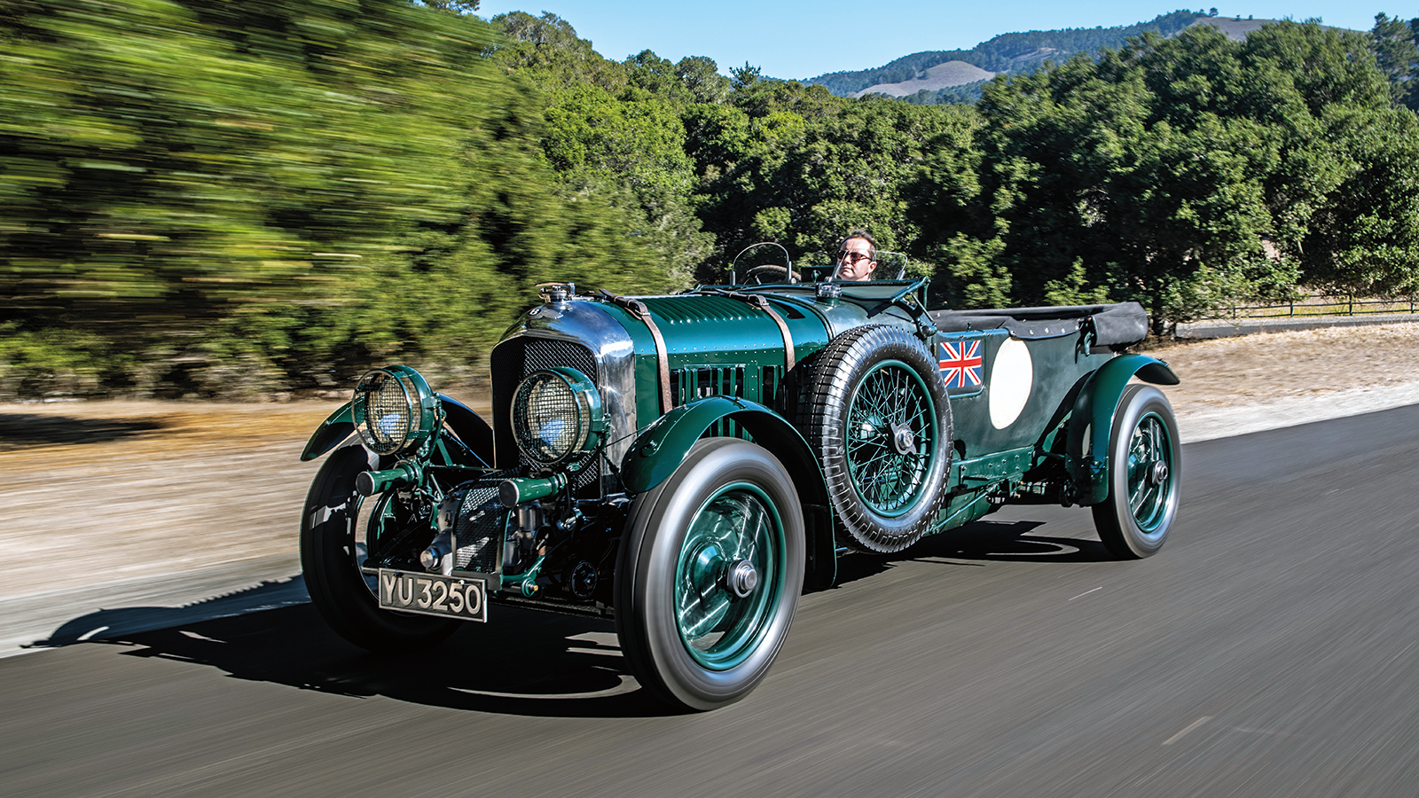 2022/04/15-classic-and-sports-car-continuation-classics-bentley-blower-drew-phillips-1