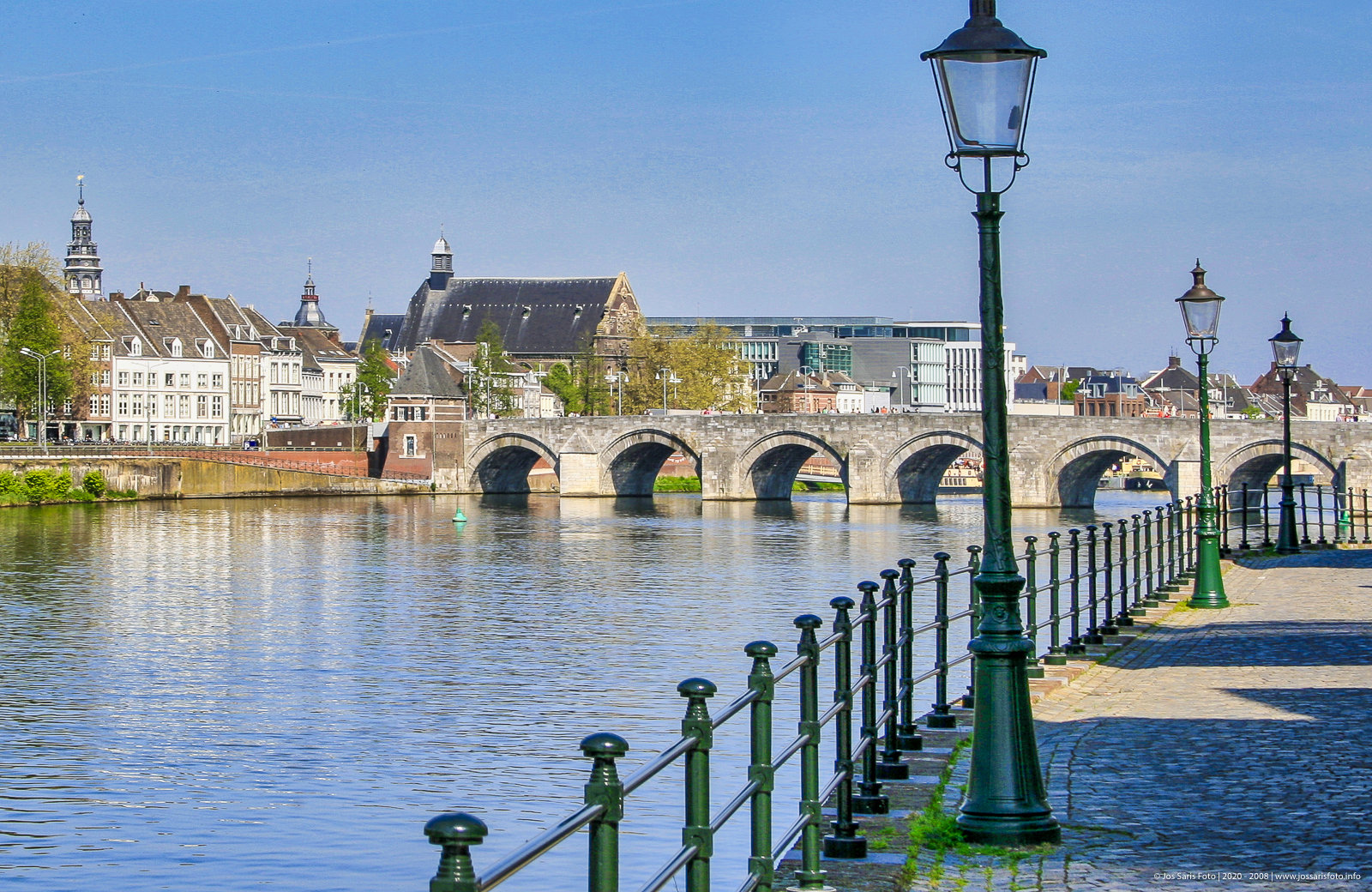 2022/04/200409-1507-2020-04-09-20080503-105817-img-0937-maastricht-maastricht-nl-canon-eos-400d-1-200-sec-bij-f-10-44-mm-iso-100