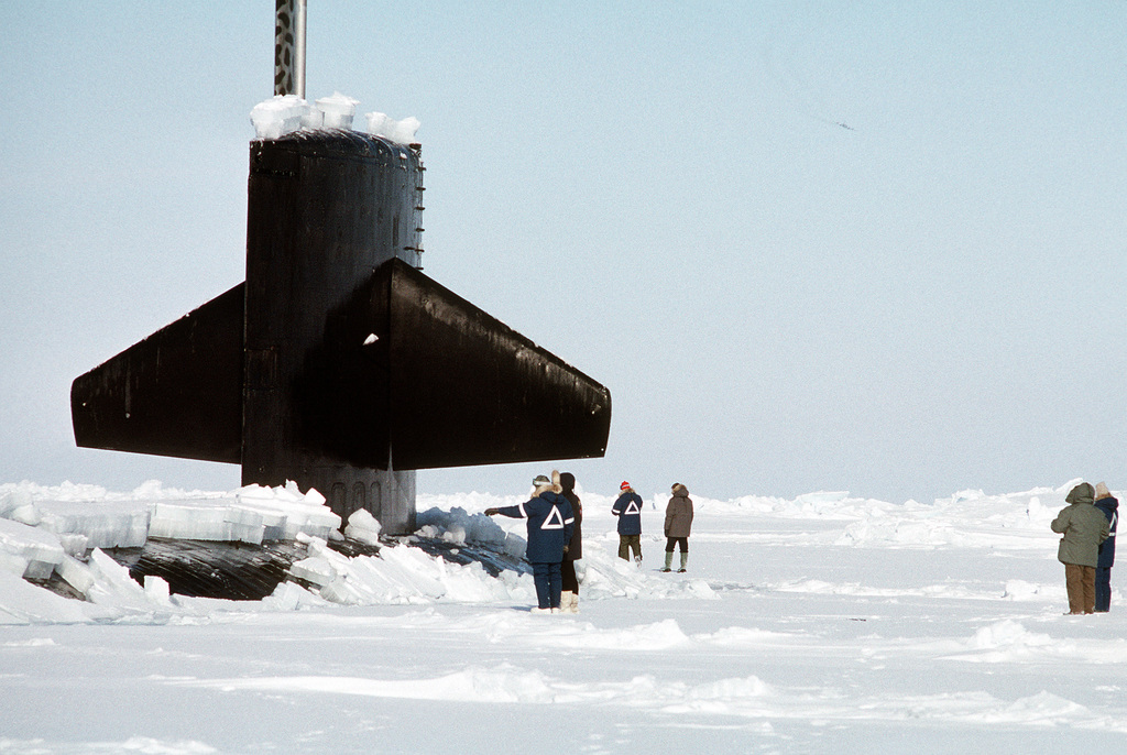 2022/04/naval-personnel-stand-by-the-sail-structure-of-the-nuclear-powered-submarine-d6a5d7-1024