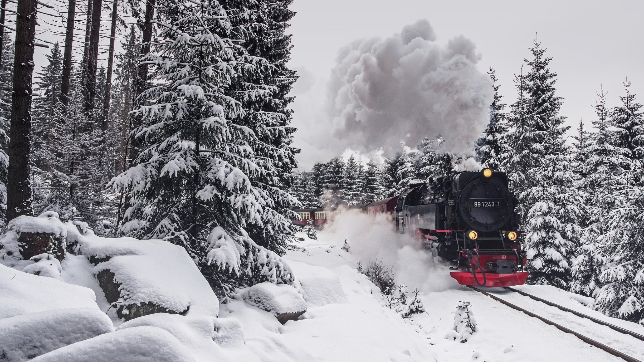 2022/04/steam-train-snow-winter-trees