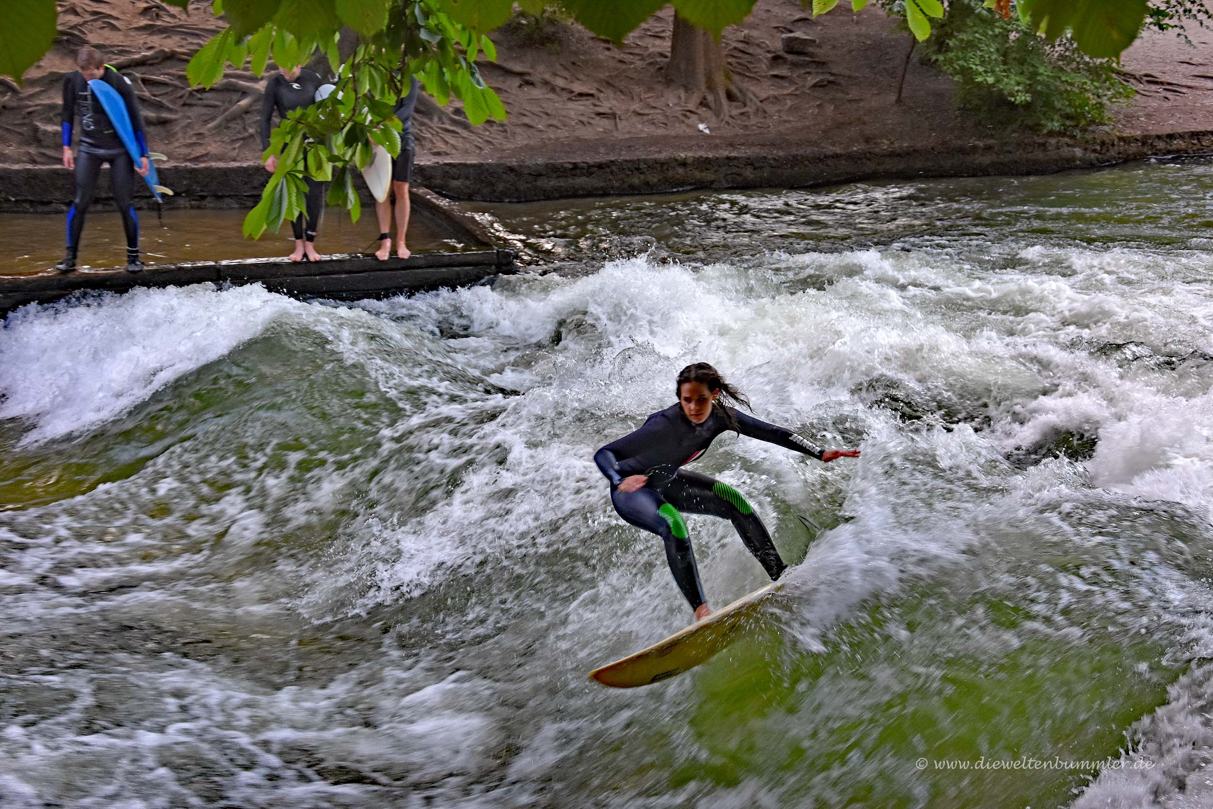 2022/05/surferin-auf-der-eisbachwelle