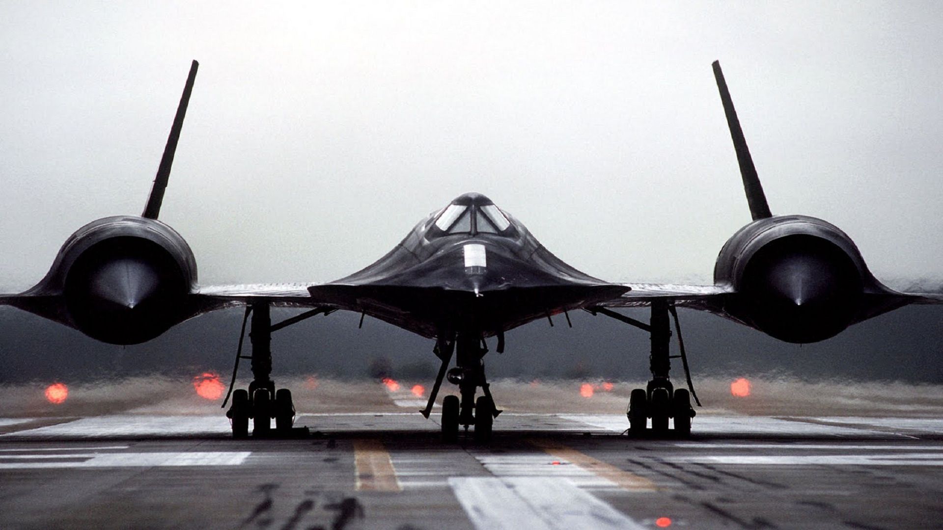 2022/06/front-view-of-sr-71-aircraft