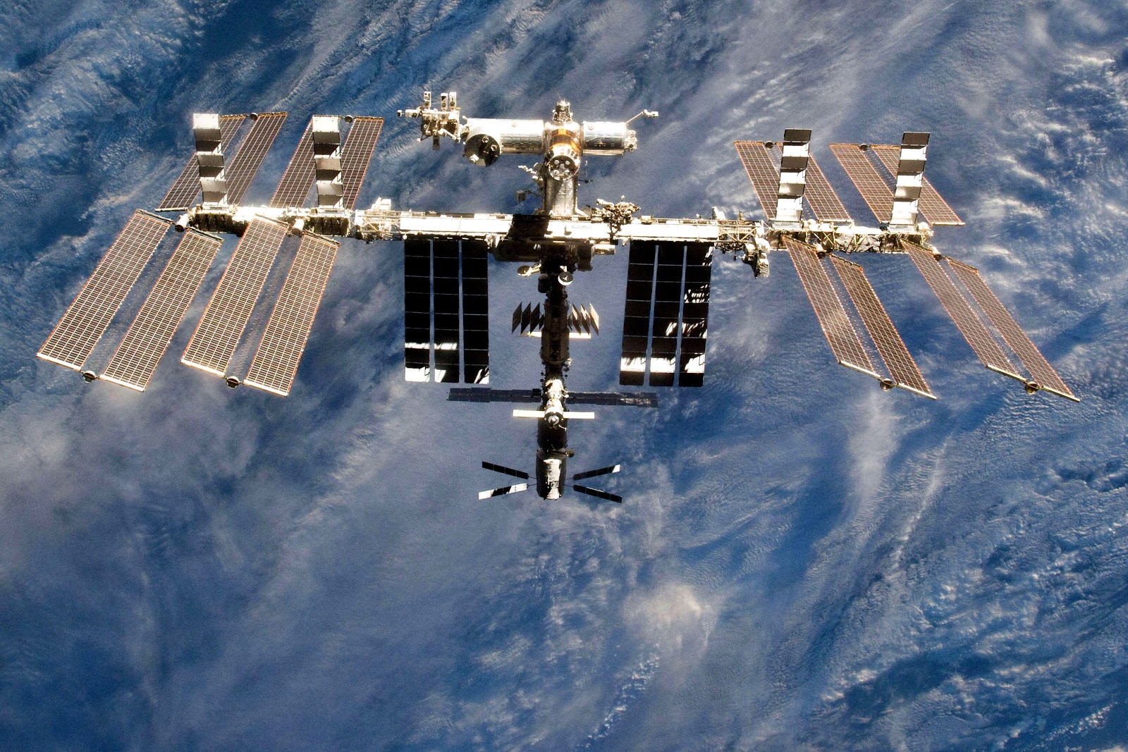 2022/06/space-station-1