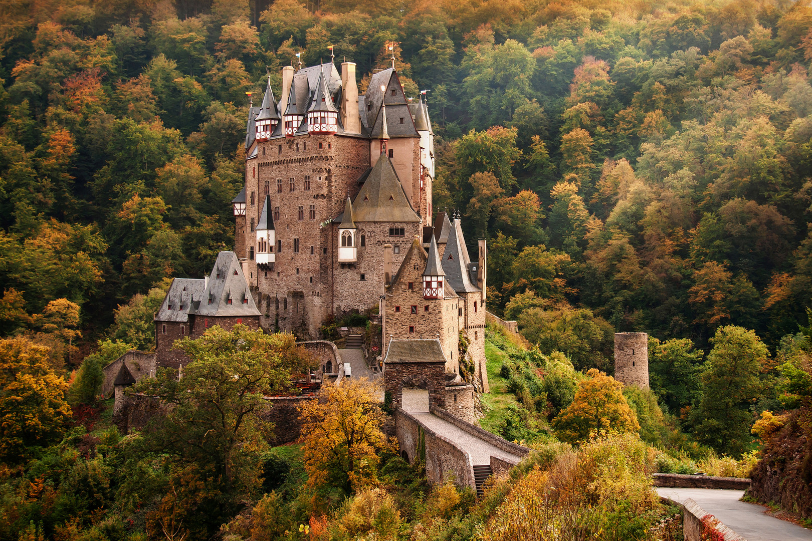 2022/07/burg-eltz-1f001f42-5b92-4942-a7f5-a8e77ee1475d