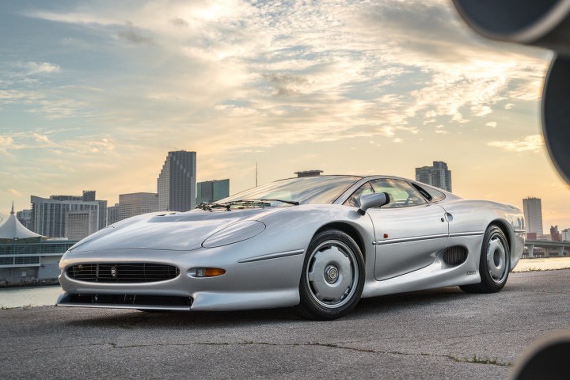 2022/10/446-mile-jaguar-xj220-is-probably-the-cleanest-one-youll-ever-see