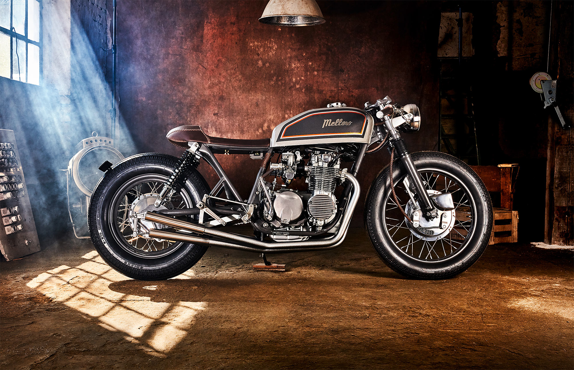 2022/10/mellow-honda-cb550-cafe-racer-bigs-02