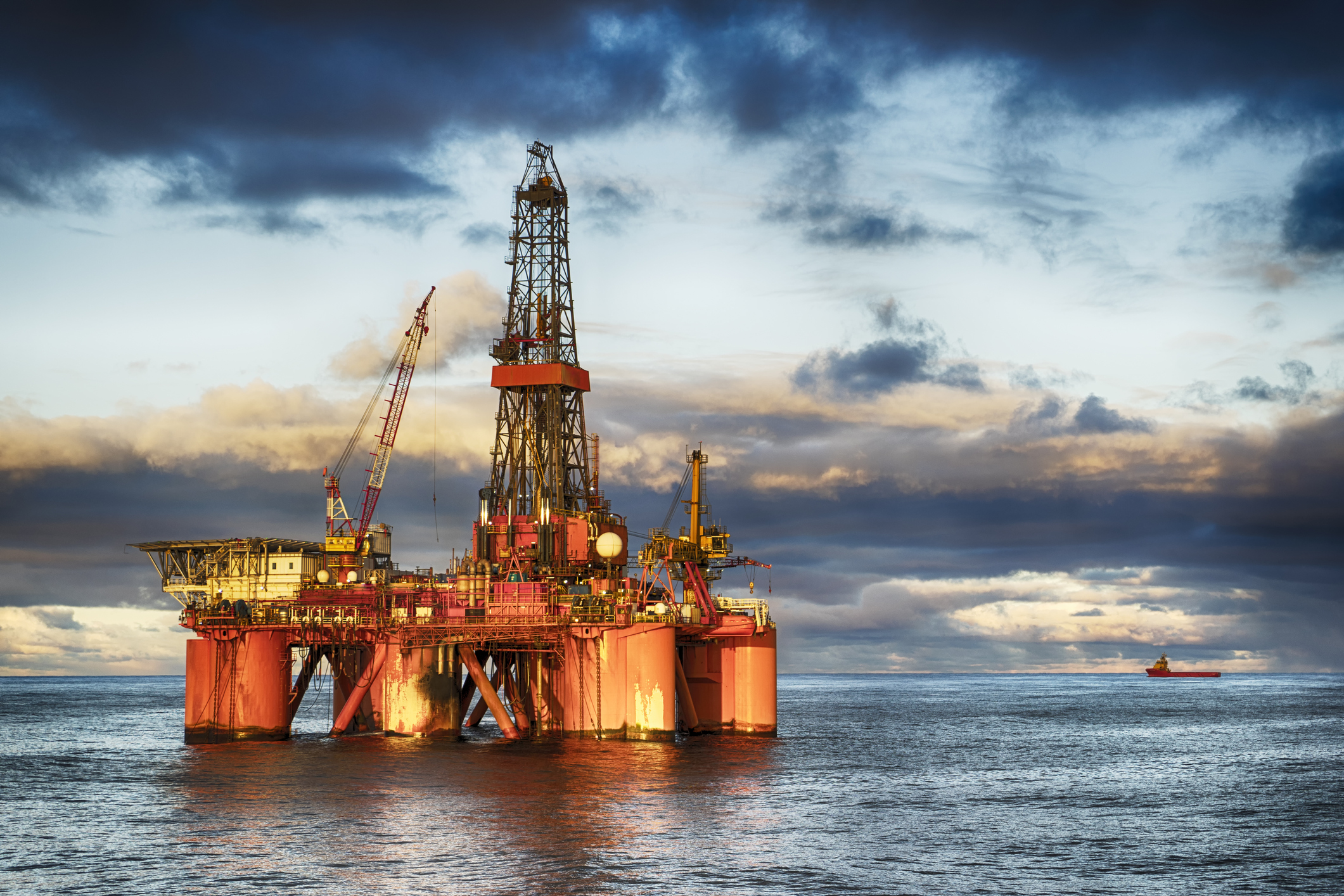 2022/11/19-01-08-offshore-drilling-rig-gettyimages-901140746