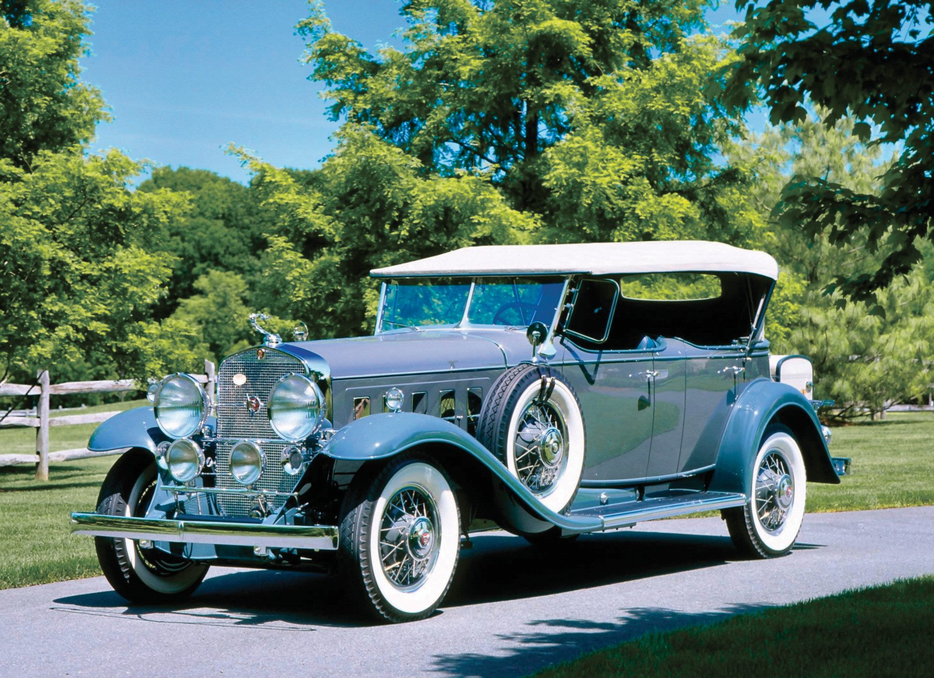 2022/11/1930-cadillac-sport-phaeton