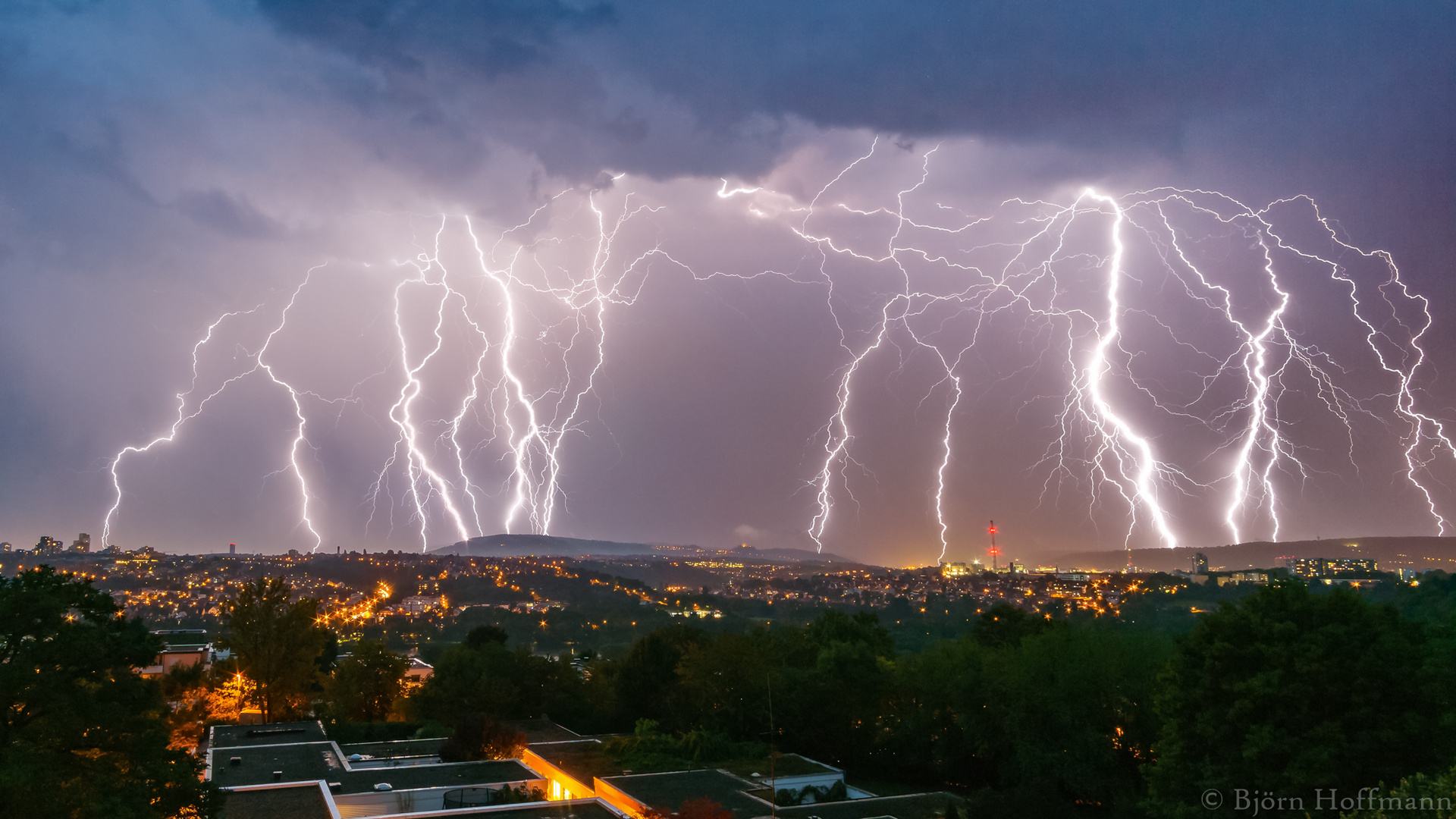 2023/06/gewitter-ueber-stuttgart-b0fd5e95-63d6-4e80-acd6-0f03da7b4039