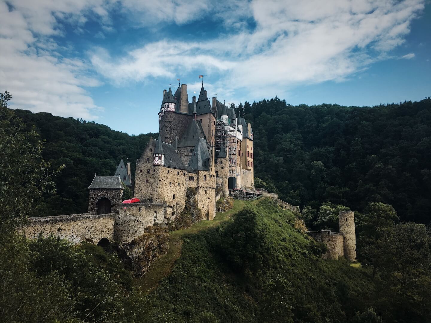 2023/06/moonhoneytravel-burg-eltz-eifel-germany