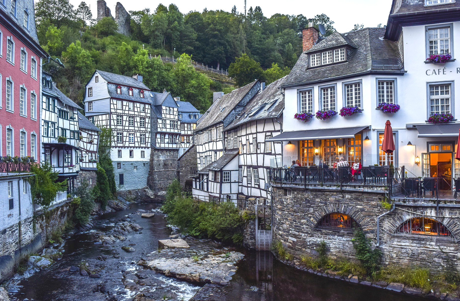 2023/06/stadje-monschau