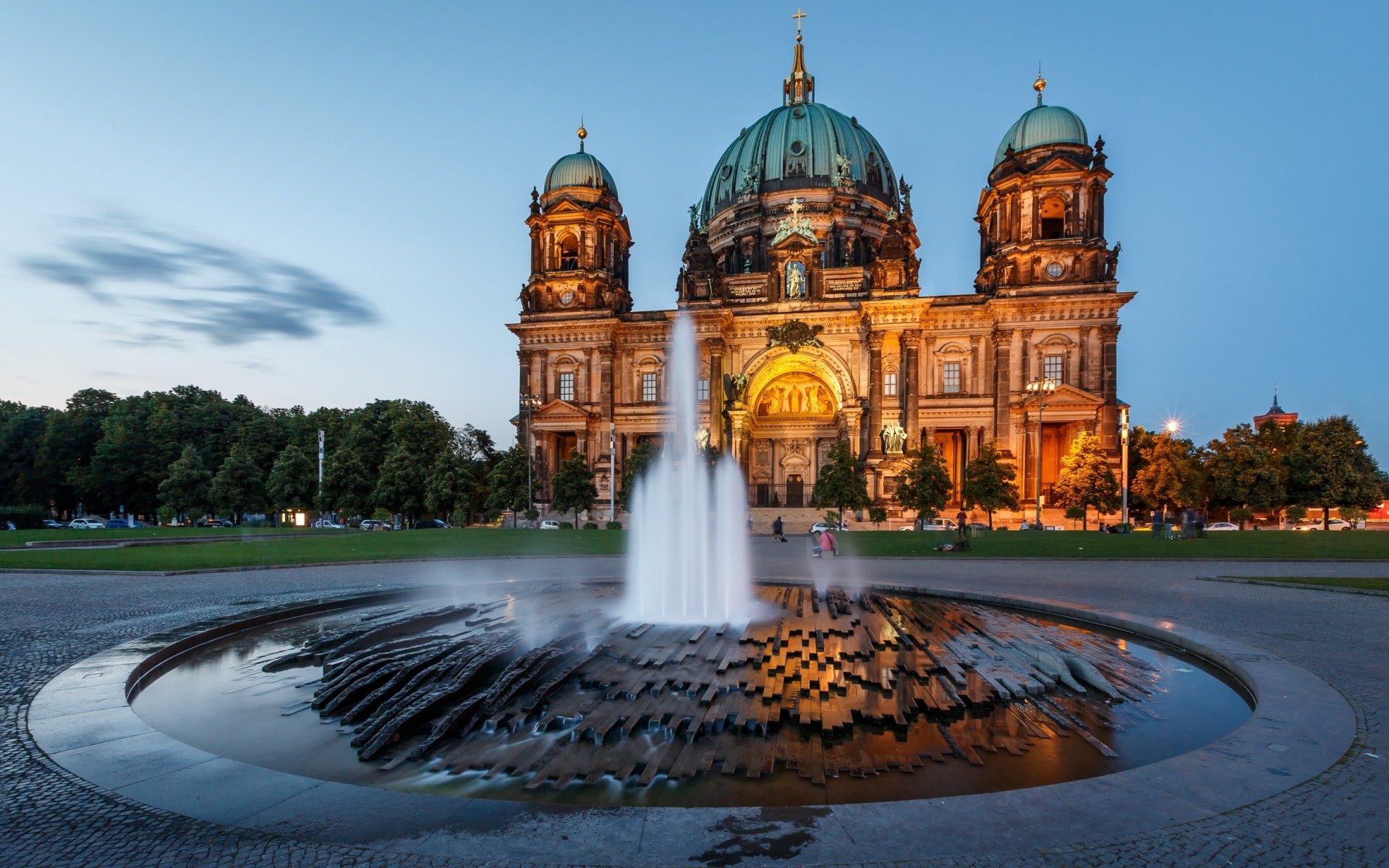 2023/09/334421-architecture-castle-water-clouds-berlin-germany-fountain-cathedral-trees-field-dome-sculpture-long-exposure-lights
