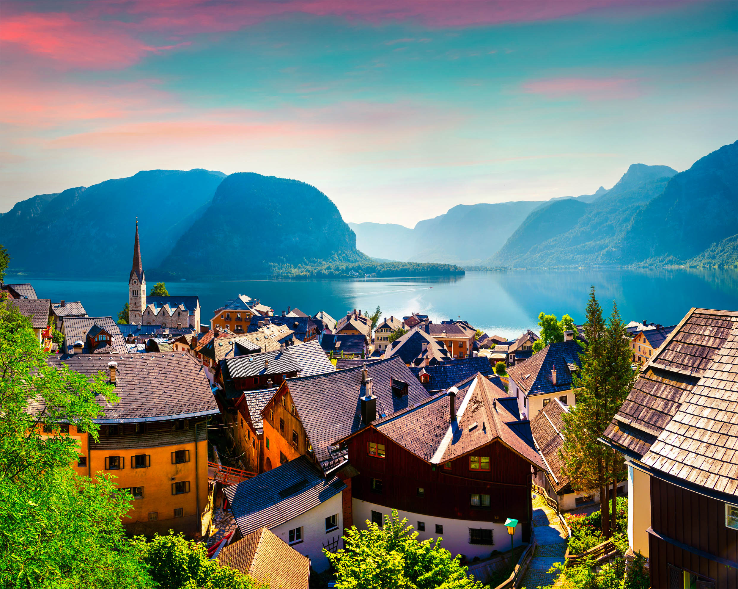 2023/10/bunte-sommer-morgen-im-hallstatt-village-in-den-c3-b6sterreichischen-alpen-istock-000071875891-large-2