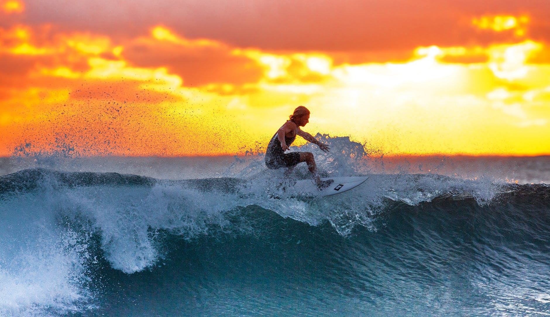 2023/11/surfer-wave-sunset-the-indian-ocean-390051