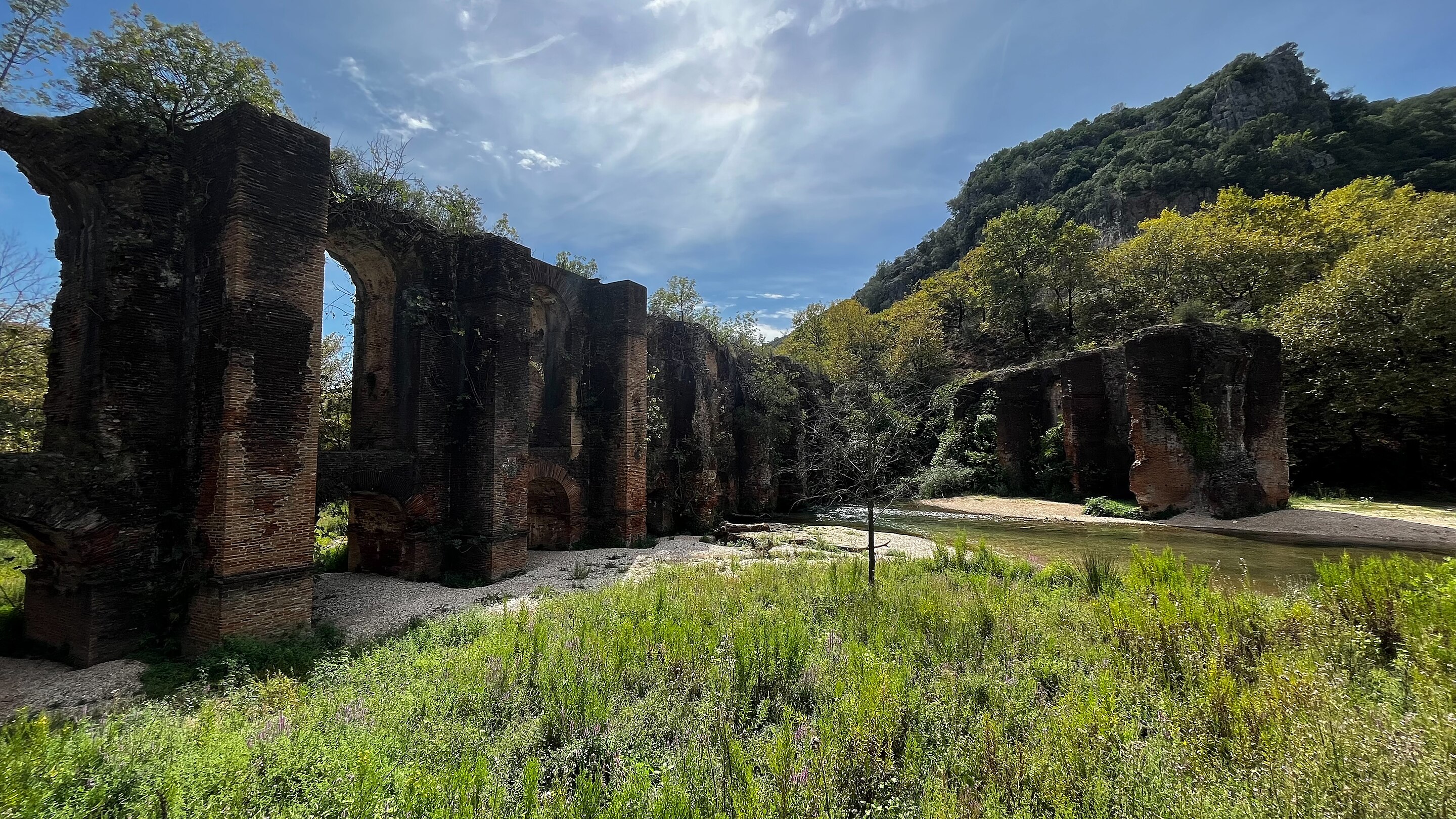 2023/12/2880px-roman-aqueduct-at-ag-georgios