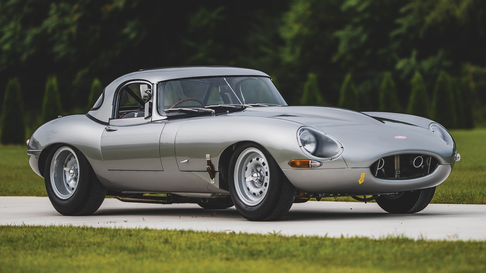 2024/04/1963-jaguar-e-type-lightweight-continuation-main