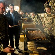 2009/11/stern-guttenberg-afghanistan-18-maxsize-735-490