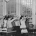 2021/09/330px-students-pledging-allegiance-to-the-american-flag-with-the-bellamy-salute