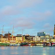 2022/02/hamburg-skyline-along-elbe-river-at-night-hamburg-germany-cavan-images